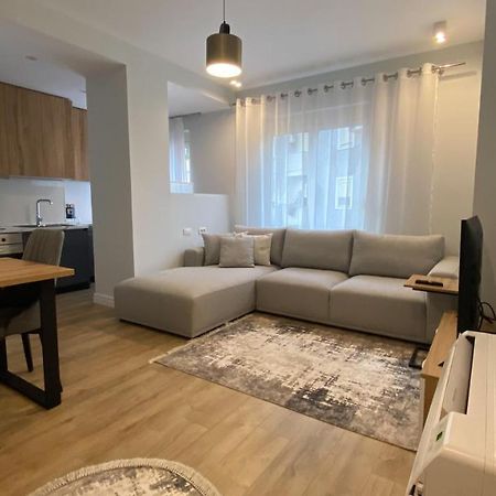 Centrally Located Glamorous Bright Apt Near Bazaar ติรานา ภายนอก รูปภาพ