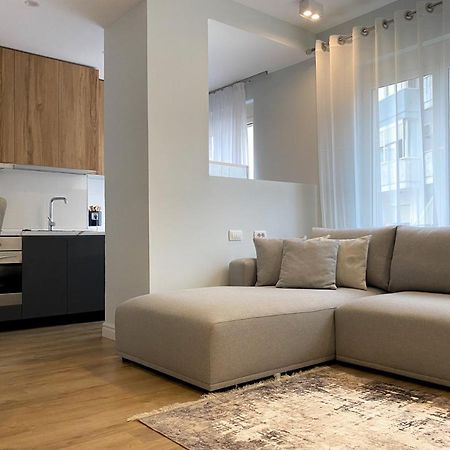 Centrally Located Glamorous Bright Apt Near Bazaar ติรานา ภายนอก รูปภาพ