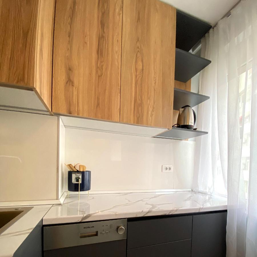 Centrally Located Glamorous Bright Apt Near Bazaar ติรานา ภายนอก รูปภาพ