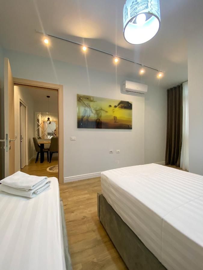 Centrally Located Glamorous Bright Apt Near Bazaar ติรานา ภายนอก รูปภาพ
