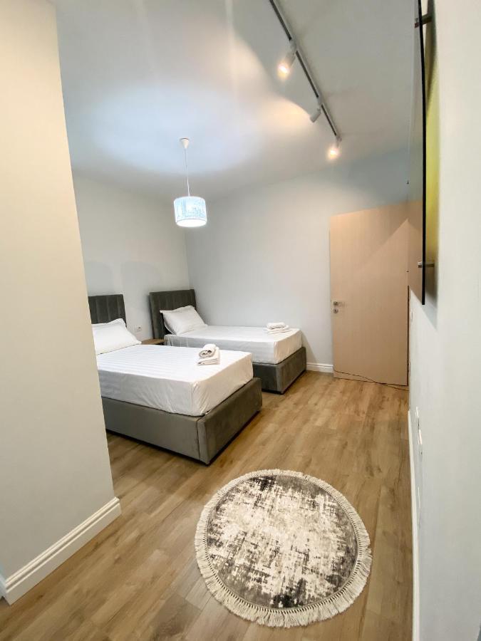 Centrally Located Glamorous Bright Apt Near Bazaar ติรานา ภายนอก รูปภาพ