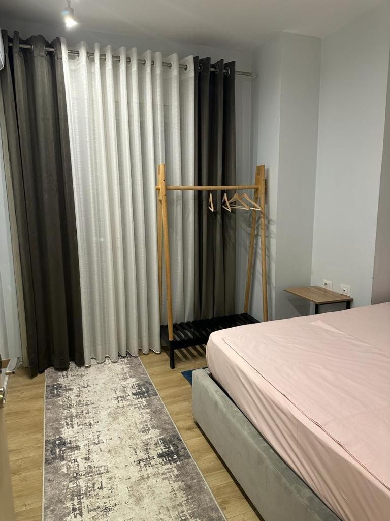 Centrally Located Glamorous Bright Apt Near Bazaar ติรานา ภายนอก รูปภาพ