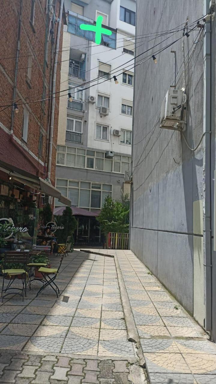 Centrally Located Glamorous Bright Apt Near Bazaar ติรานา ภายนอก รูปภาพ
